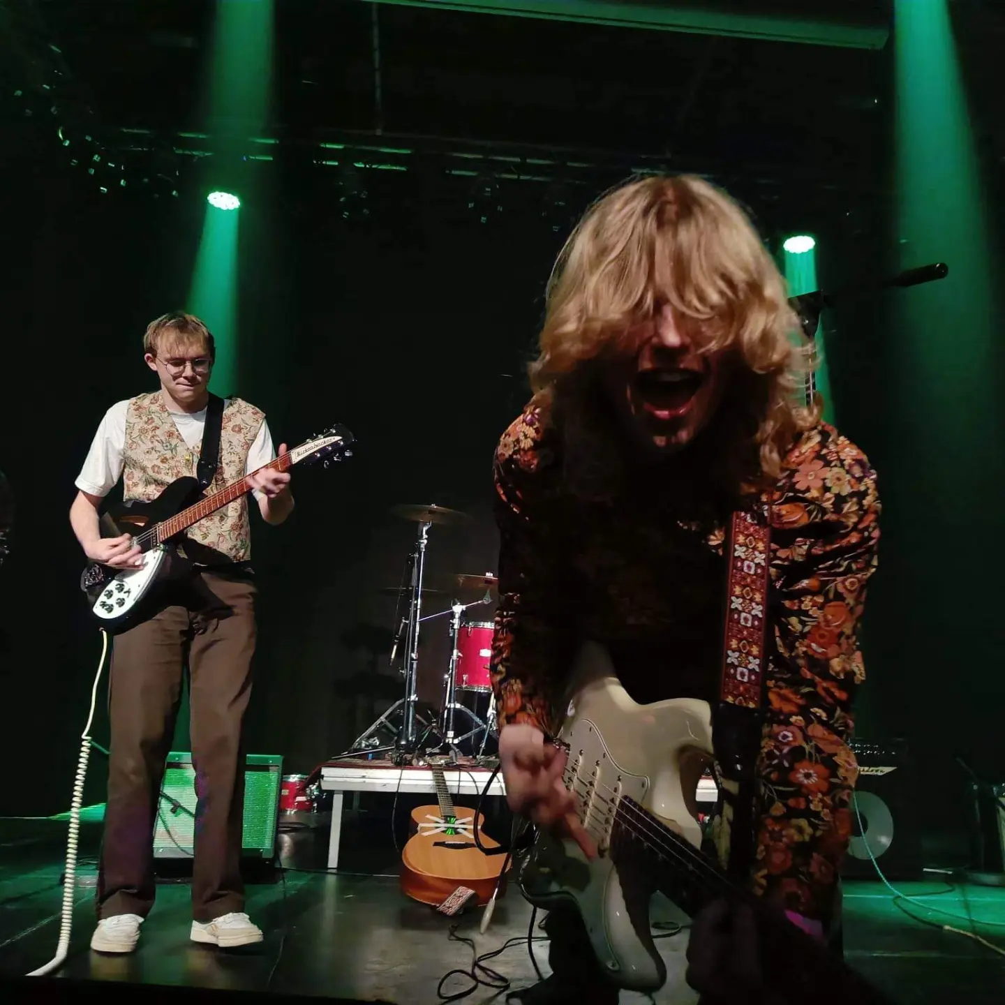 Daniel Skjalm lissner og Samuel Skov Lambek til en koncert