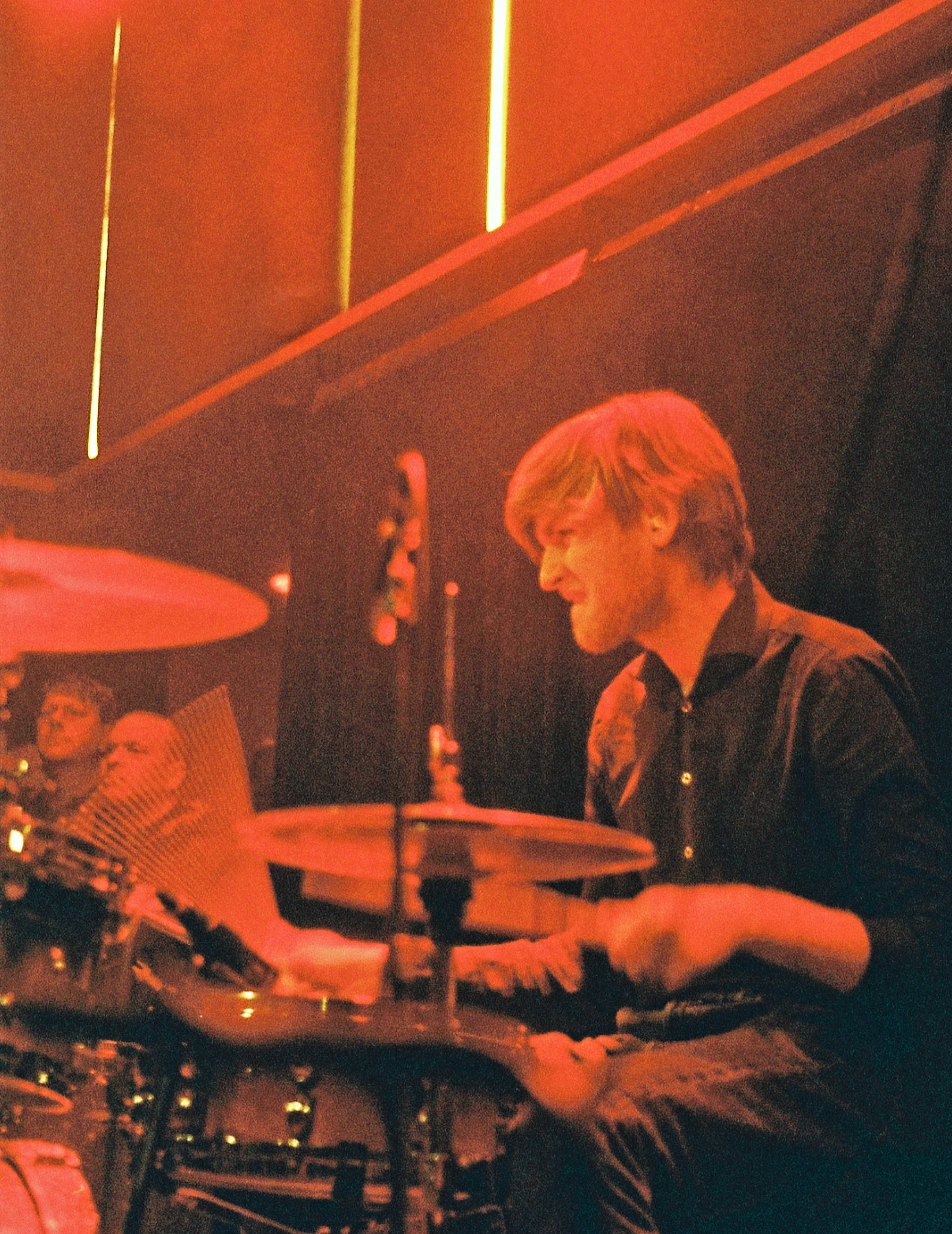 Daniel Skjalm lissner på Elværket backstage